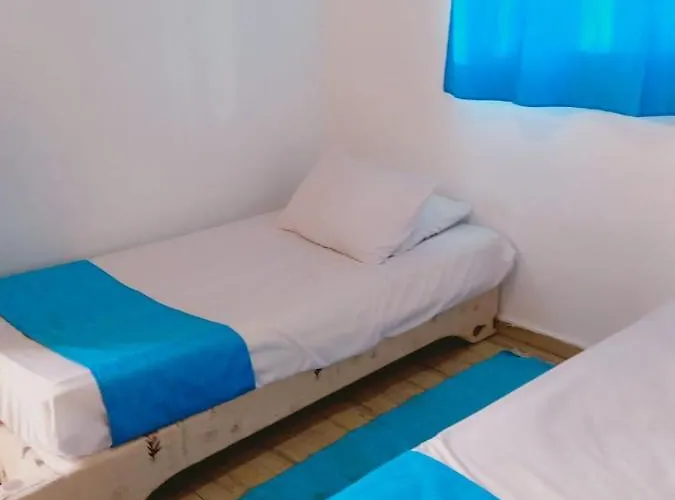 Bed and breakfast Honey House Camp *